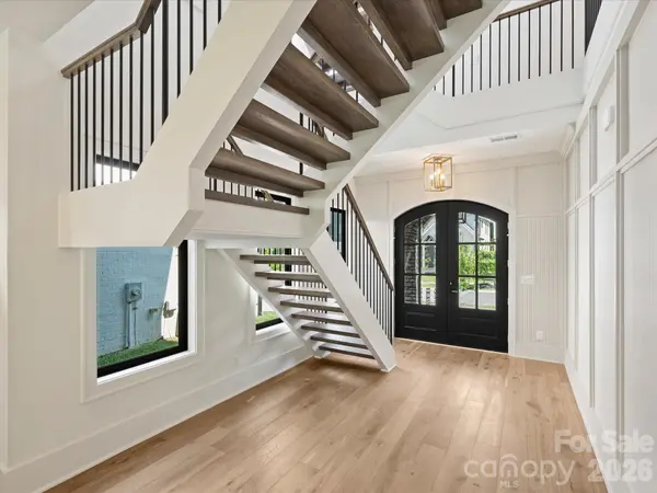 927 Laurel Creek LN, Charlotte, NC 28211