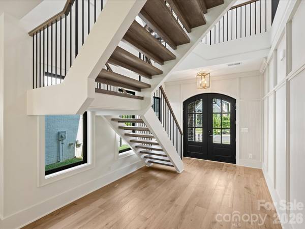 927 Laurel Creek LN, Charlotte, NC 28211