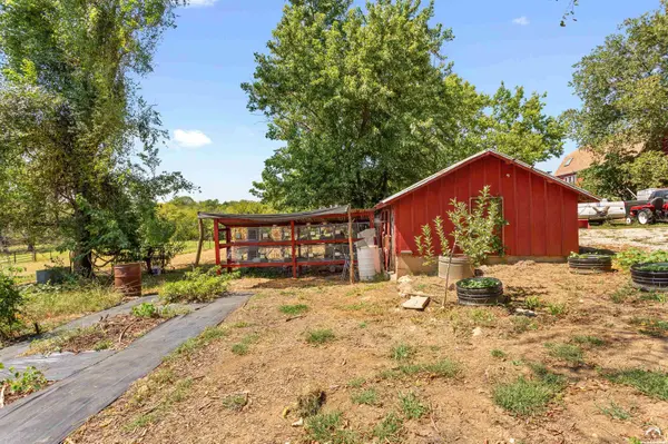 1197 E 100 RD, Berryton, KS 66409