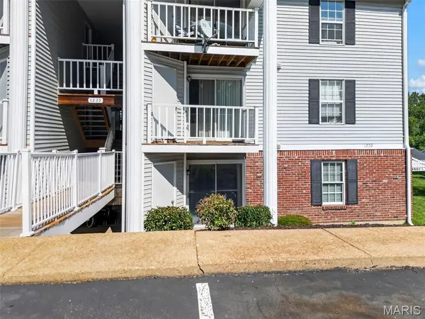 1239 Creve Coeur Crossing LN #D, Chesterfield, MO 63017