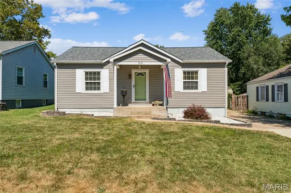 918 Perry ST, St Charles, MO 63301