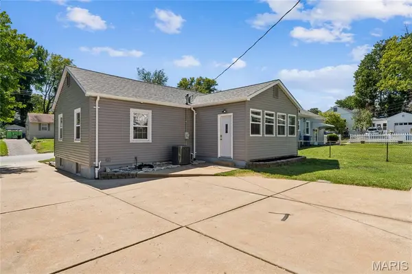 918 Perry ST, St Charles, MO 63301