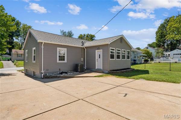 918 Perry ST, St Charles, MO 63301