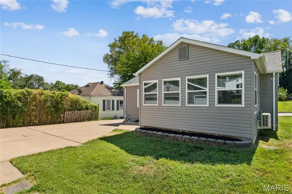 918 Perry ST, St Charles, MO 63301