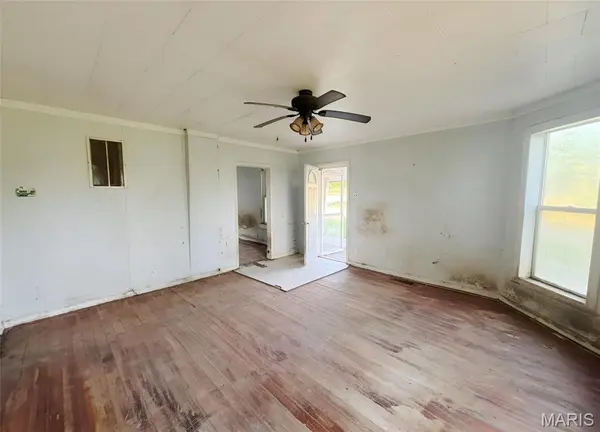 29277 State Highway D, La Belle, MO 63447