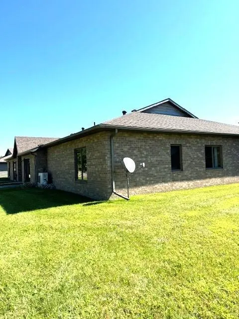 300 10th AVE SE #104, Pelican Rapids, MN 56572