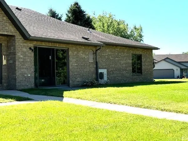 300 10th AVE SE #104, Pelican Rapids, MN 56572