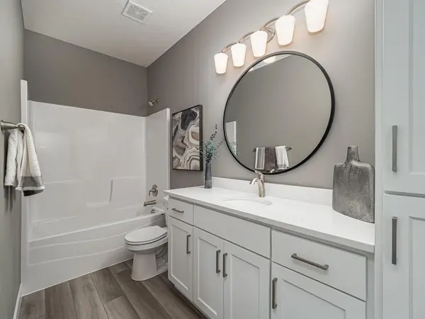 9102 Orchard CIR E, Monticello, MN 55362