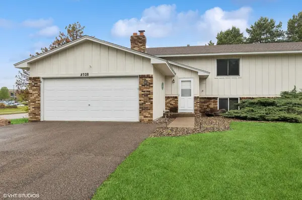 2528 Birchview LN, Minnetonka, MN 55305
