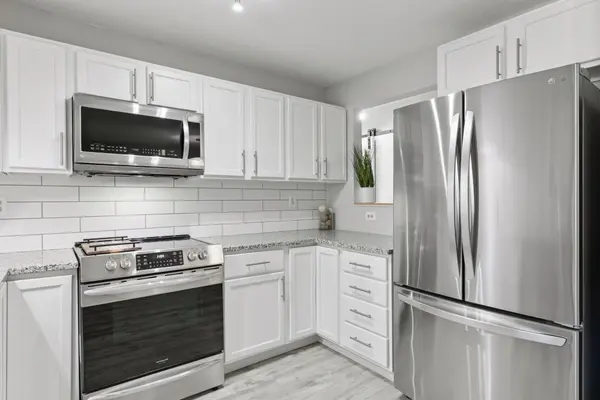 6213 Saint Croix TRL N #102, Oak Park Heights, MN 55082
