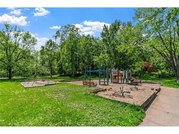 150 Cedar ST, Birchwood Village, MN 55110