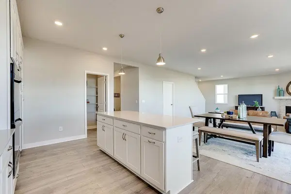 711 Winterberry LN, Waconia, MN 55387