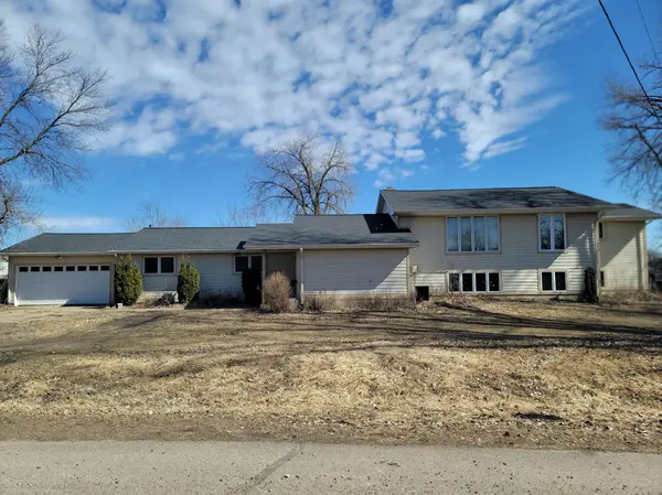 7041 Halstead DR, Minnetrista, MN 55364