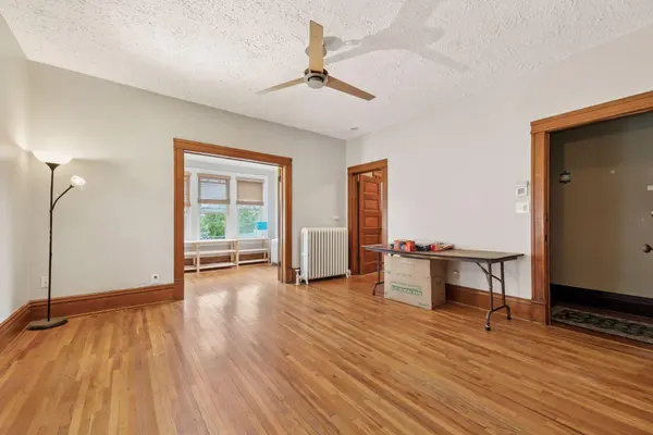 904 W 22nd ST, Minneapolis, MN 55405