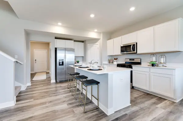 2055 Rainier DR, Shakopee, MN 55379