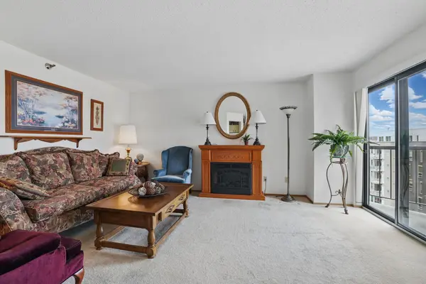 78 10th ST E #909, Saint Paul, MN 55101