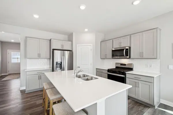 2031 Rainier DR, Shakopee, MN 55379