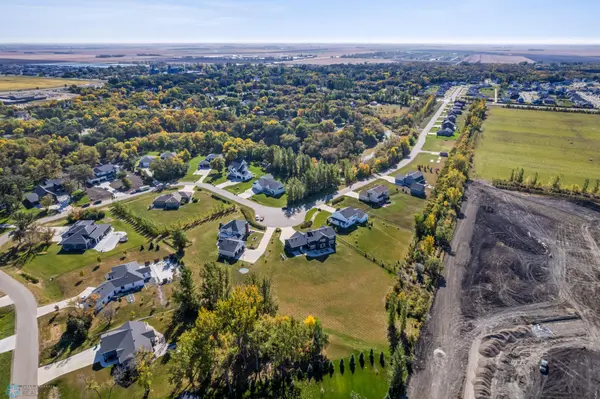 8301 Memory LN, Horace, ND 58047