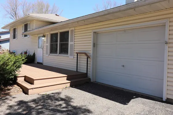 141 Strese LN, Apple Valley, MN 55124