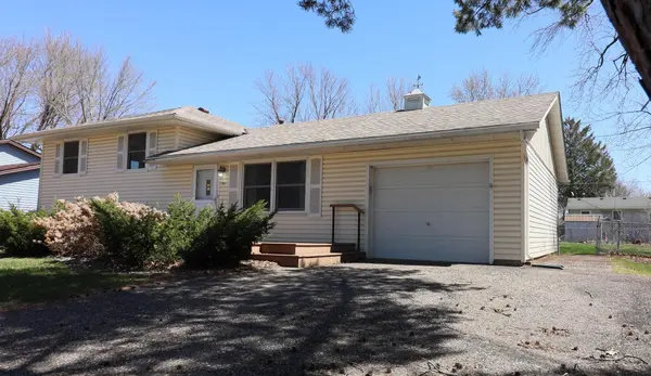 141 Strese LN, Apple Valley, MN 55124