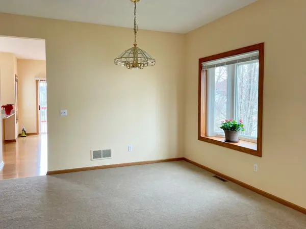 1986 Mathias RD, Shakopee, MN 55379