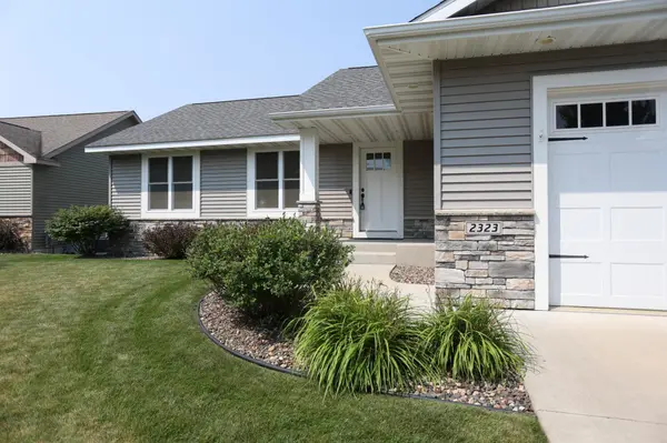 2323 Aurora CIR, River Falls, WI 54022