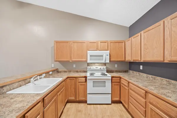 557 Meadow LN, Norwood Young America, MN 55397
