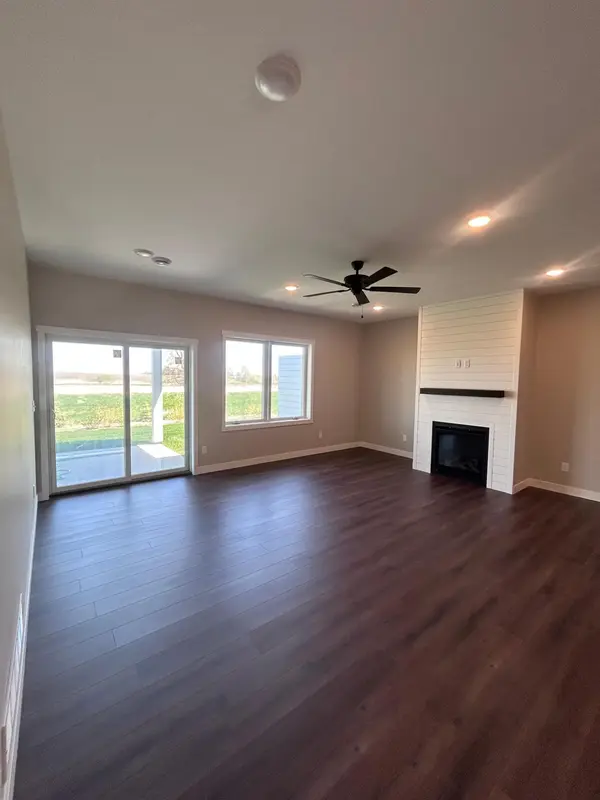 158 Sandstone DR NW, Eyota, MN 55934
