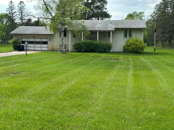 14328 Lake DR NE, Columbus, MN 55025