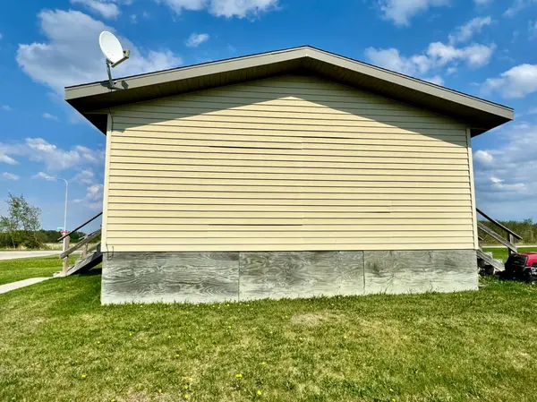 608 Garfield ST SE, Warroad, MN 56763