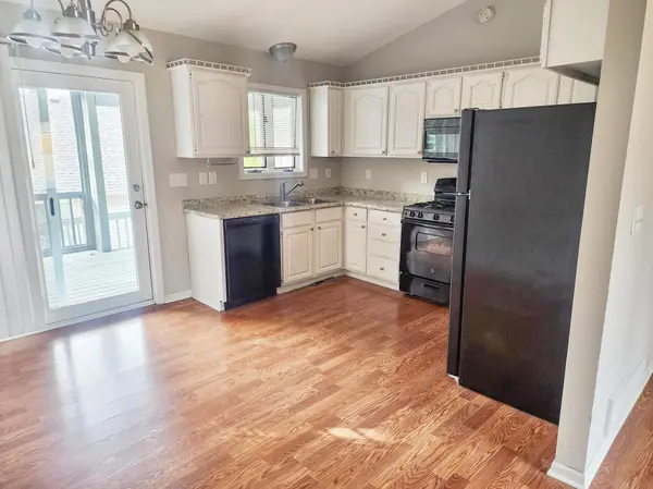 403 Littleford LN, Faribault, MN 55021