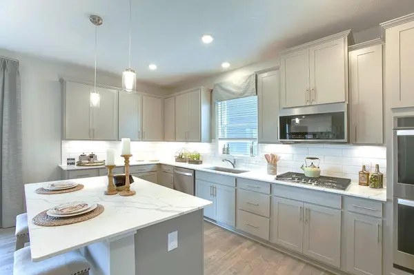 890 Laurel CT, Chaska, MN 55318