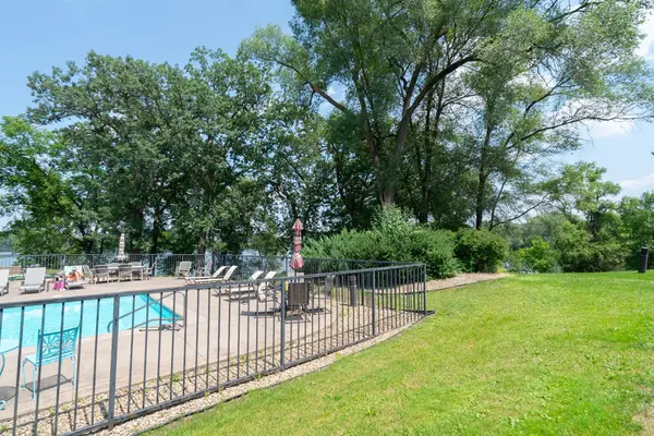 1136 Chelsea CT, New Brighton, MN 55112
