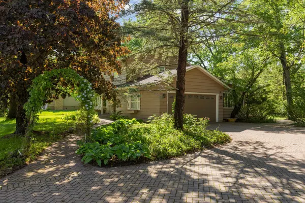 15423 Boulder Creek DR, Minnetonka, MN 55345