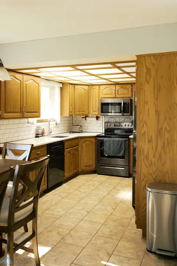 806 East ST, Bottineau, ND 58318