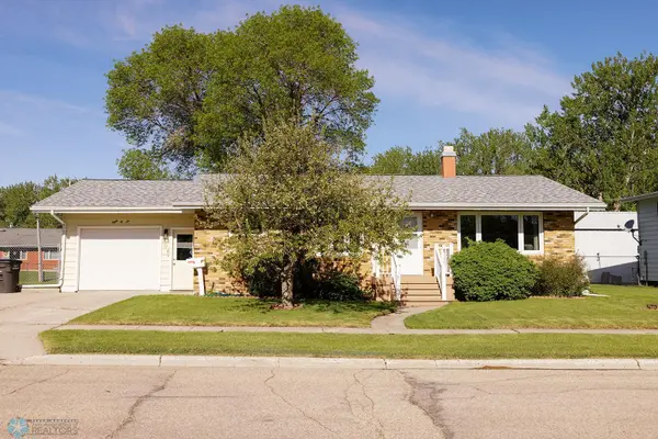 806 East ST, Bottineau, ND 58318