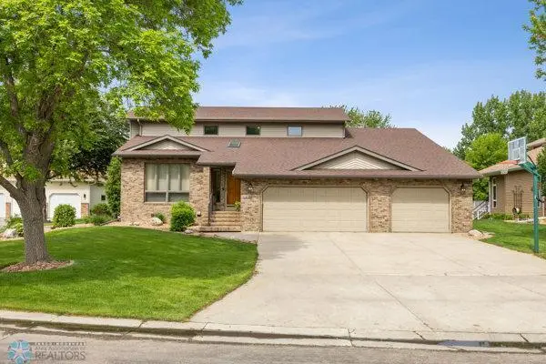 2856 28th AVE S, Fargo, ND 58103