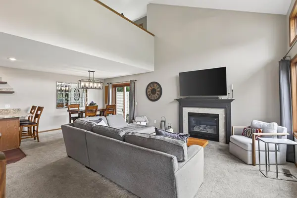 1853 Cliff Lake CT, Eagan, MN 55122