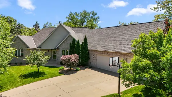 600 Sibley CT, Mendota Heights, MN 55118