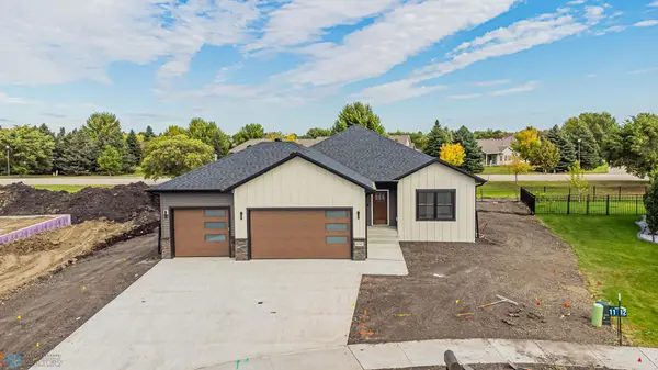 4740 Hampton LOOP S, Moorhead, MN 56560