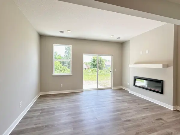 151 Snowdrop TRL, Waconia, MN 55387
