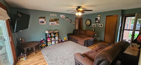210 East ST S, Underwood, MN 56586
