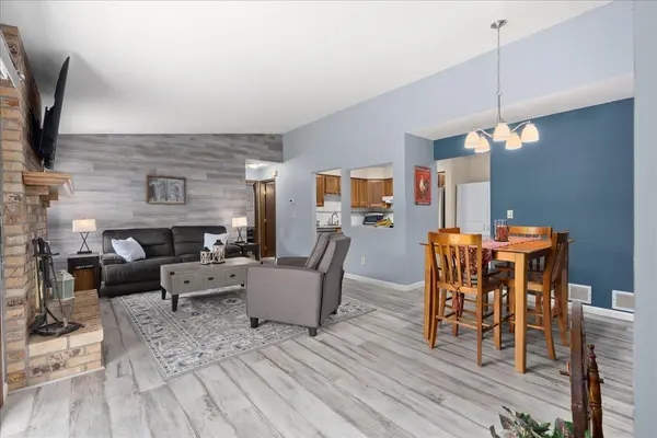 7079 Robinwood TRL, Woodbury, MN 55125