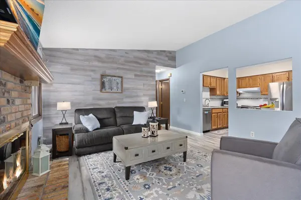 7079 Robinwood TRL, Woodbury, MN 55125