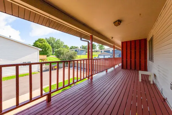 635 5th ST, Windom, MN 56101