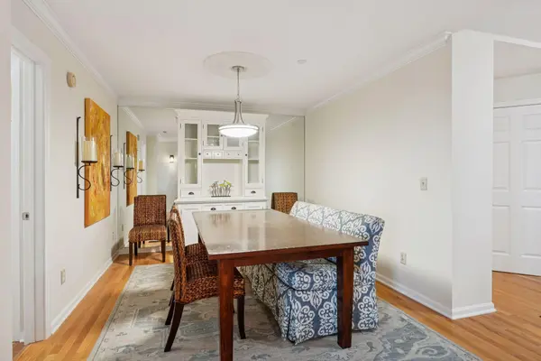8301 Creekside CIR #570, Bloomington, MN 55437