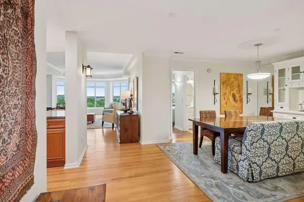 8301 Creekside CIR #570, Bloomington, MN 55437