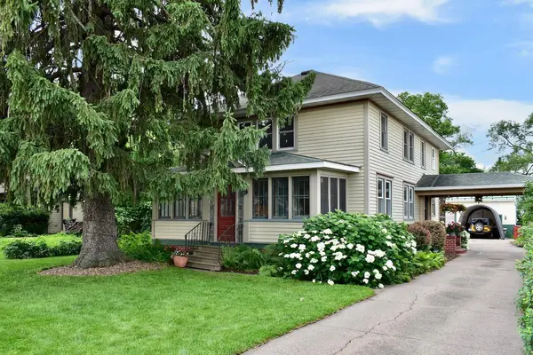 611 Clarks LN, Winona, MN 55987