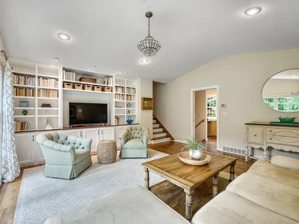 1665 James RD, Mendota Heights, MN 55118
