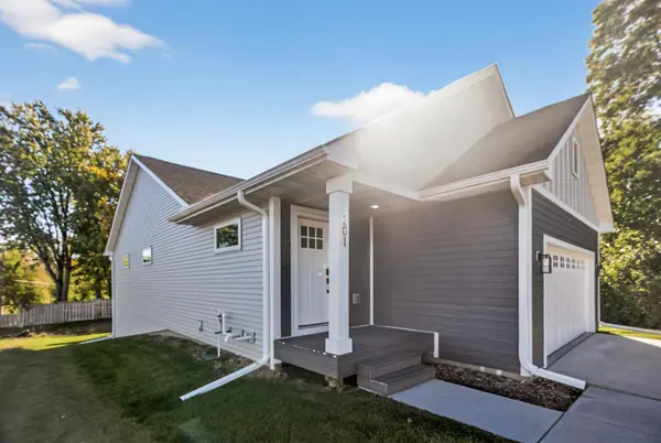 201 Mccarrons PL W, Roseville, MN 55113